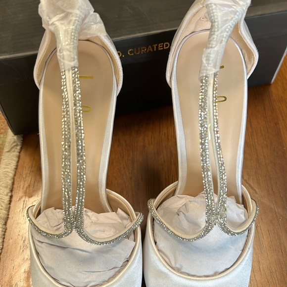 Lulus Aidan white satin rhinestone pointed toe pumps heels size 6.5 - Picture 6 of 8